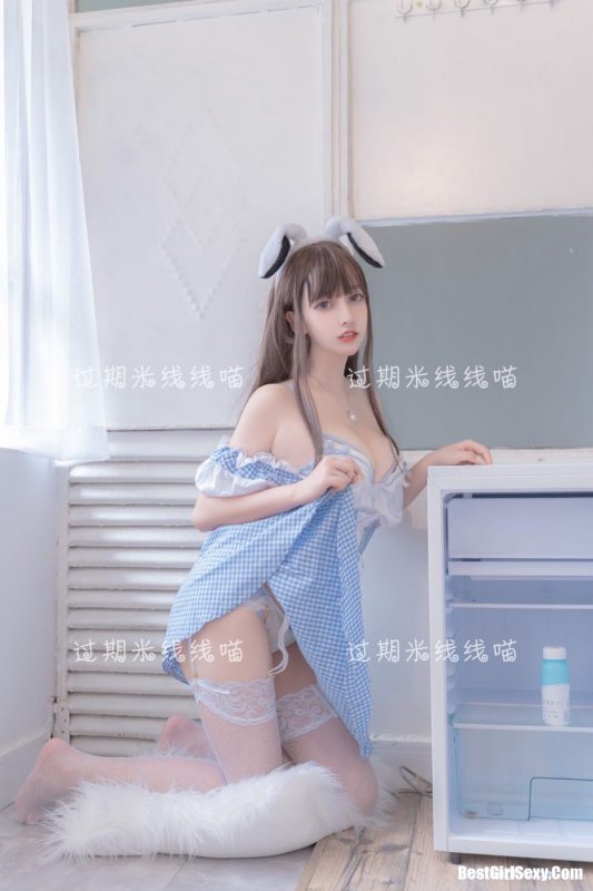 Coser@过期米线线喵 女仆蓝白-六月图吧