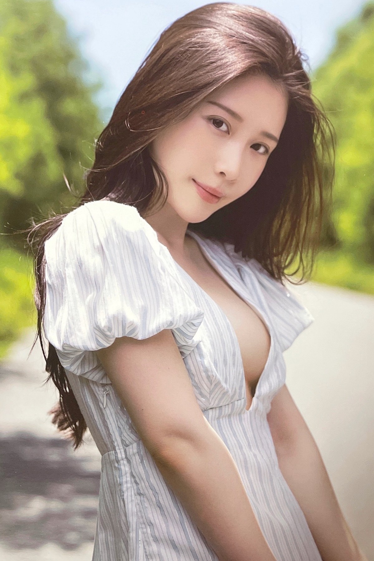 Photobook 2022-10-14 Ili Cheng 鄭家純 – 10th Anniversary Photo-六月图吧
