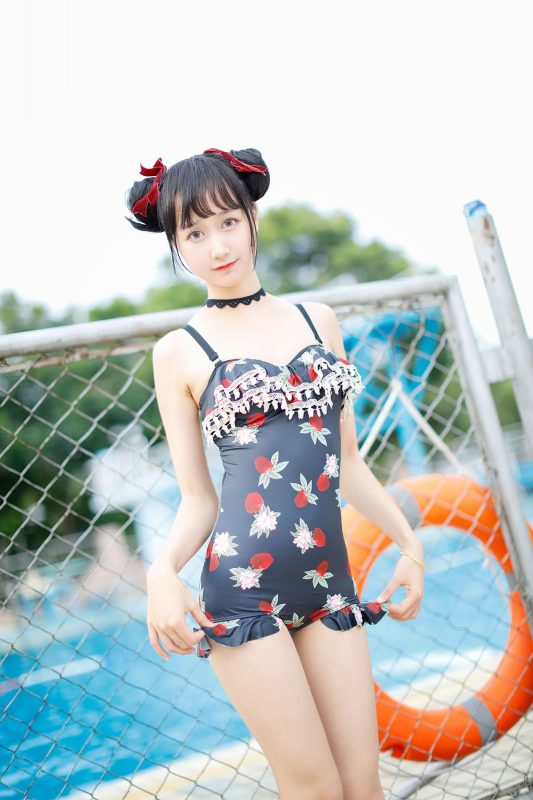 Coser@木绵绵OwO Vol.022 草莓泳衣-六月图吧