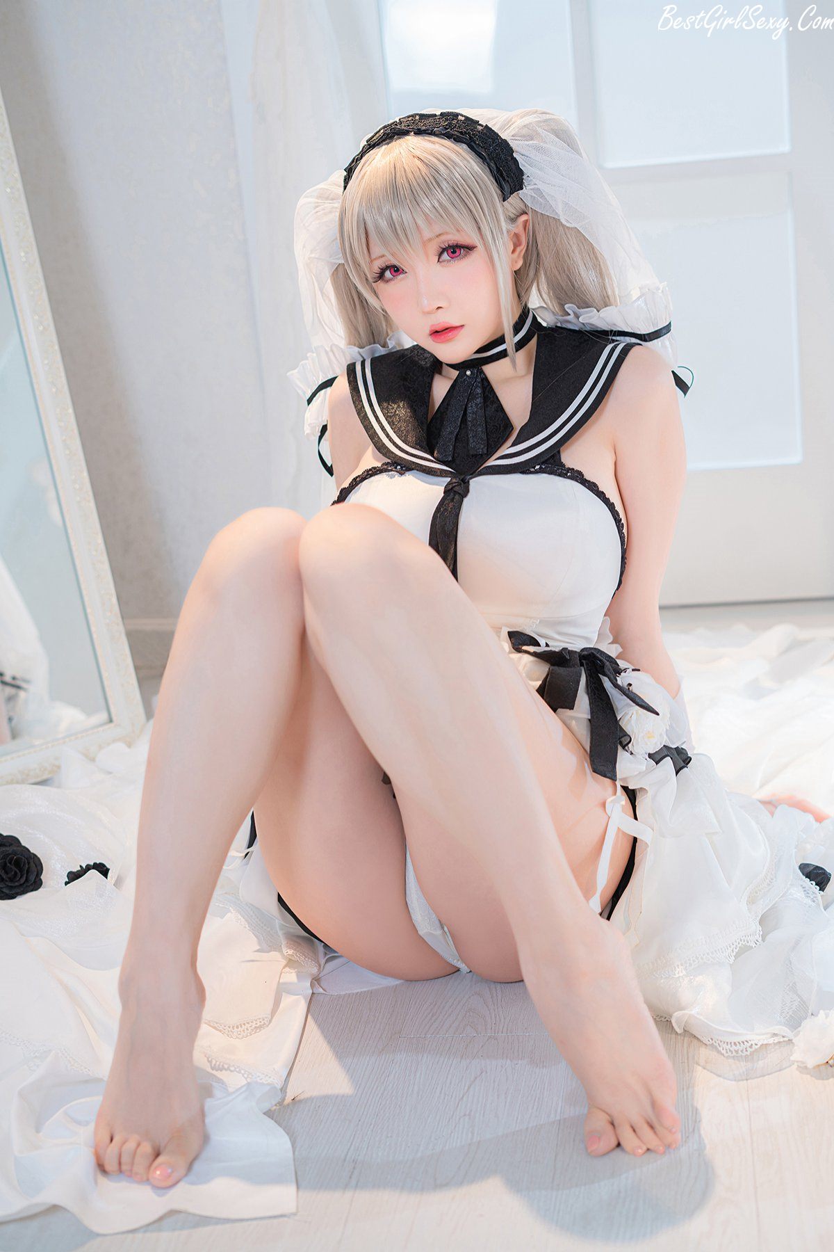 Coser@小姐姐星之迟迟 Vol.087 纯白と漆黑 电子包 A-六月图吧