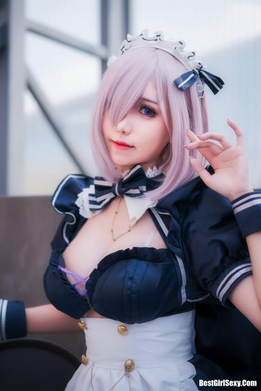 Coser@芋圆侑子 Vol.017 黑枪呆女仆自拍-六月图吧