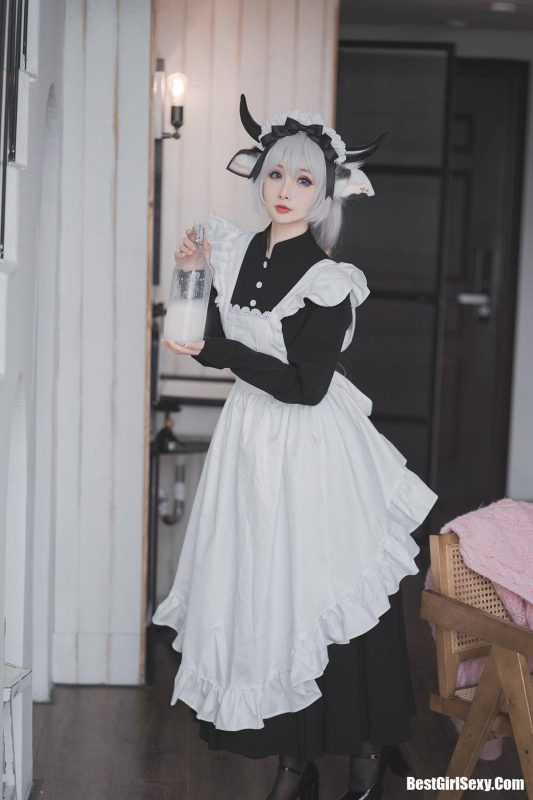 Coser@rioko凉凉子 Vol.063 贴心的奶牛女仆-六月图吧