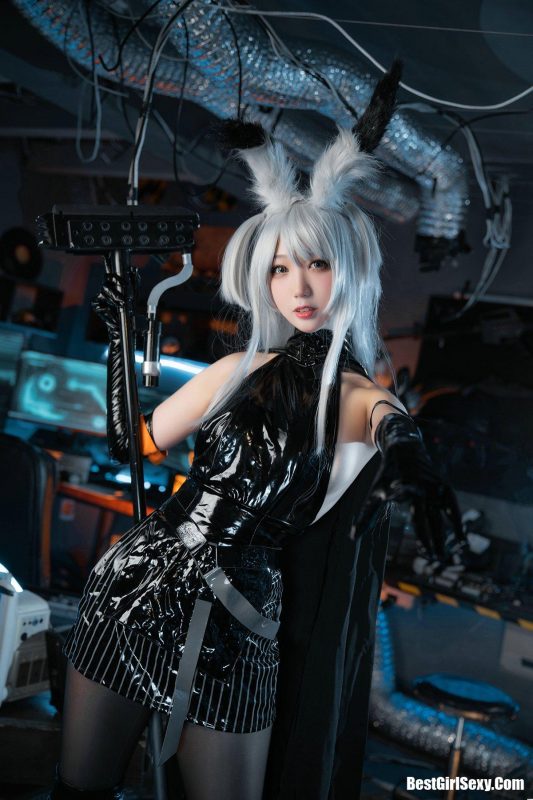 Coser@周叽是可爱兔兔 Vol.014 精二暴行-六月图吧