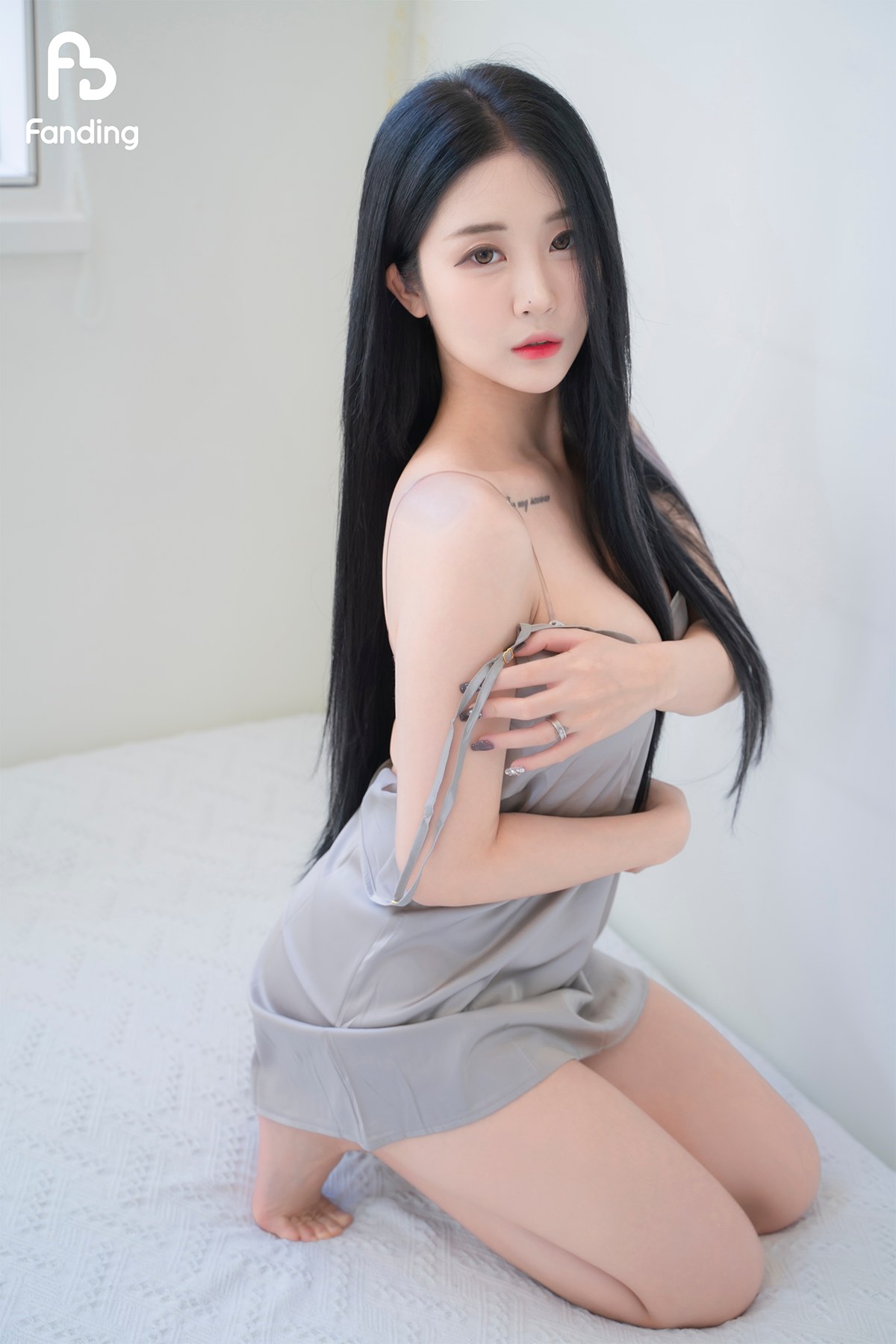 Bomi 보미 – Gray Slip-六月图吧