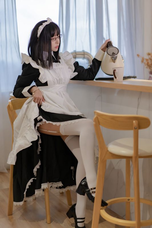 Coser@过期米线线喵 女仆长-六月图吧
