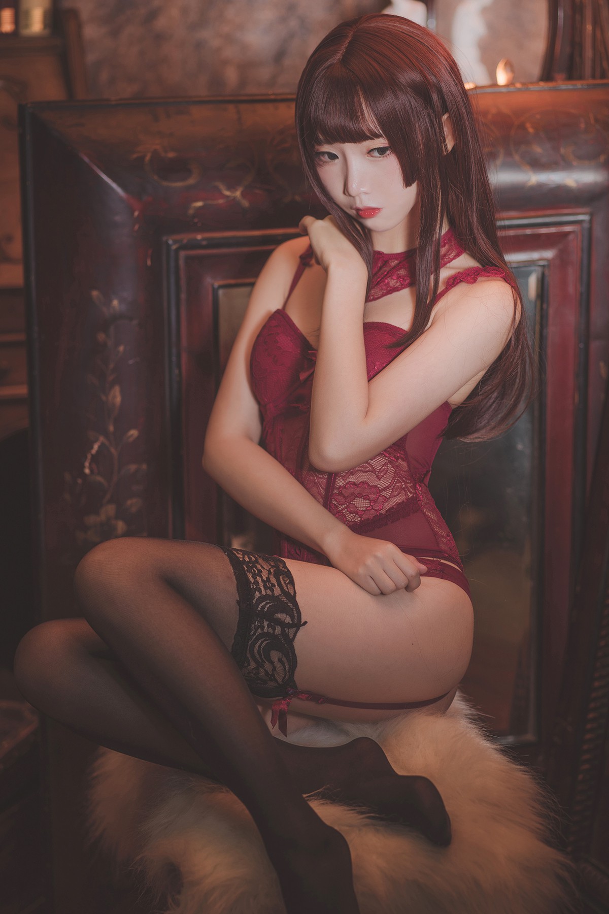 Coser@面饼仙儿 Vol.014 脑内少女 红色束衣-六月图吧
