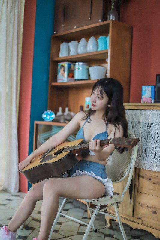 Coser@奇行家狗崽 桃子听蝉-六月图吧