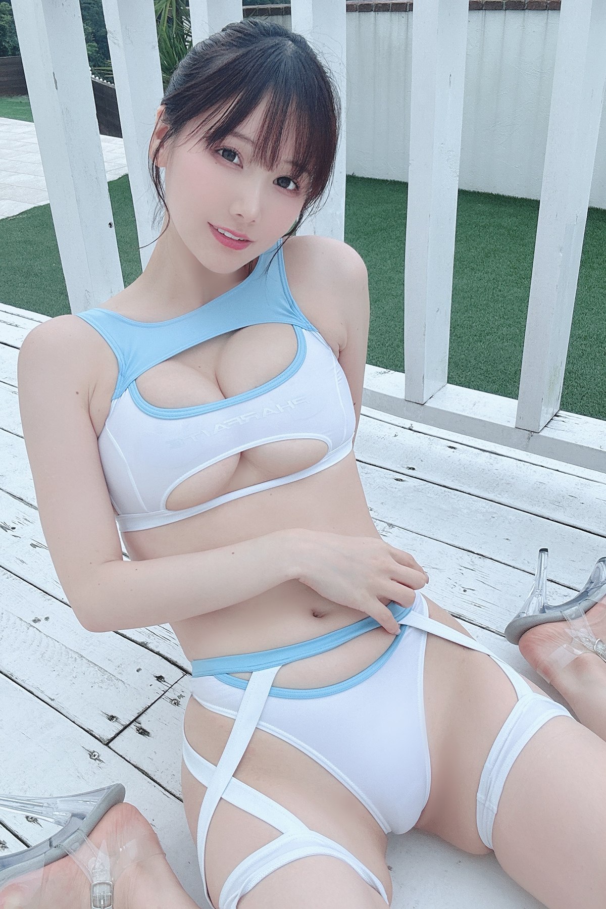 Fantia けんけん – Poolside Bikini-六月图吧