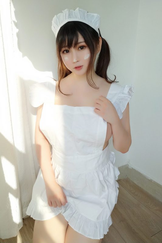 Coser@蜜桃少女是依酱呀 – 小厨娘-六月图吧
