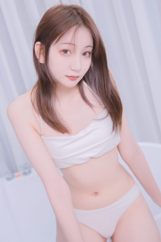 Coser@神楽坂真冬 Vol.058 绝对企画-夏日双人比基尼 笑颜水时计 B-六月图吧