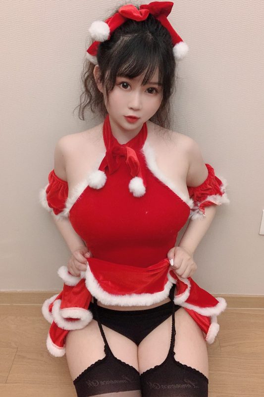 Coser@蜜桃少女是依酱呀 – 2020圣诞特辑-六月图吧