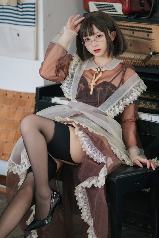 Coser@花铃 – 透明女仆-六月图吧