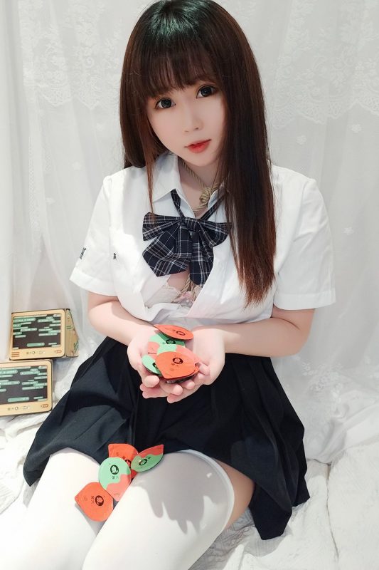 Coser@蜜桃少女是依酱呀 – JK捆绑-六月图吧