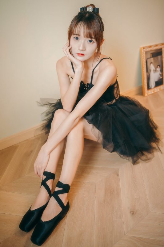 Coser@兔子Zzz不吃胡萝卜 – 足尖上的温柔-六月图吧