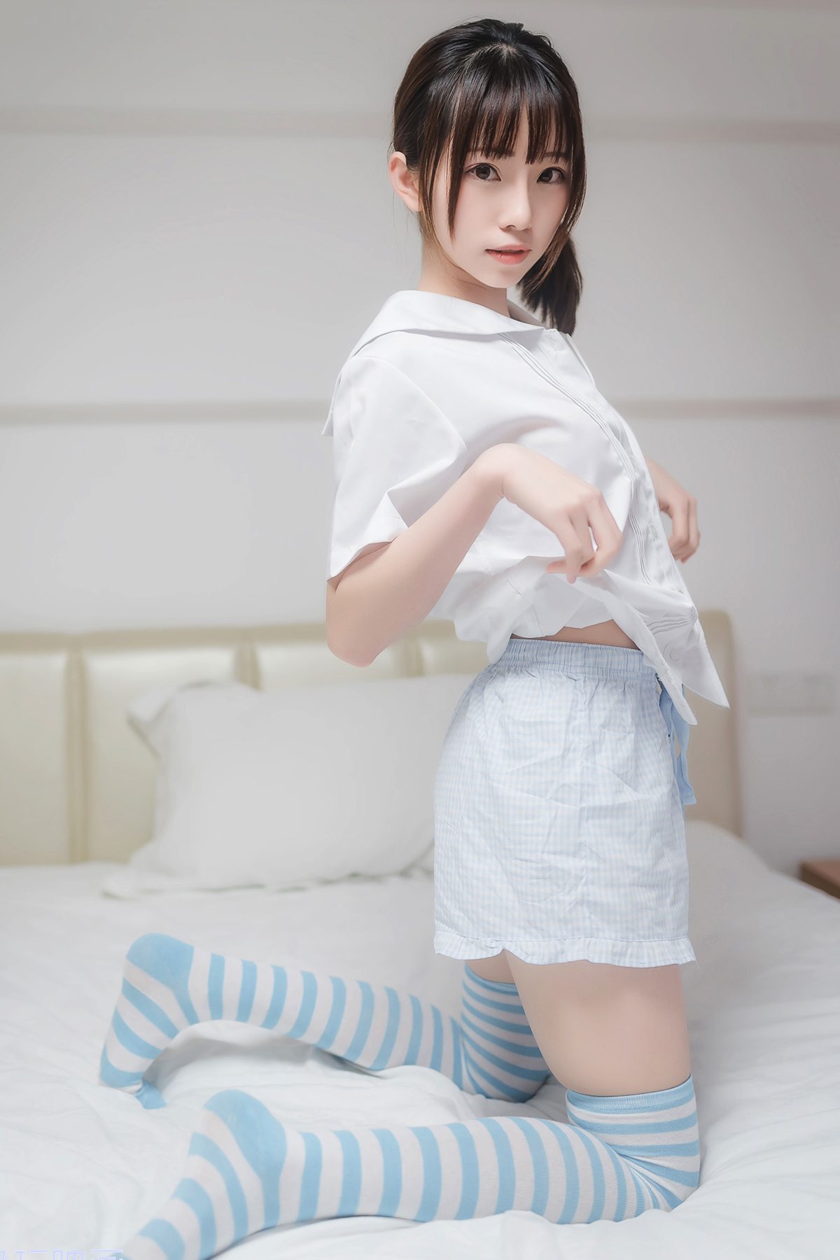 Coser@兔玩映画 Vol.049 蓝白条纹袜-六月图吧