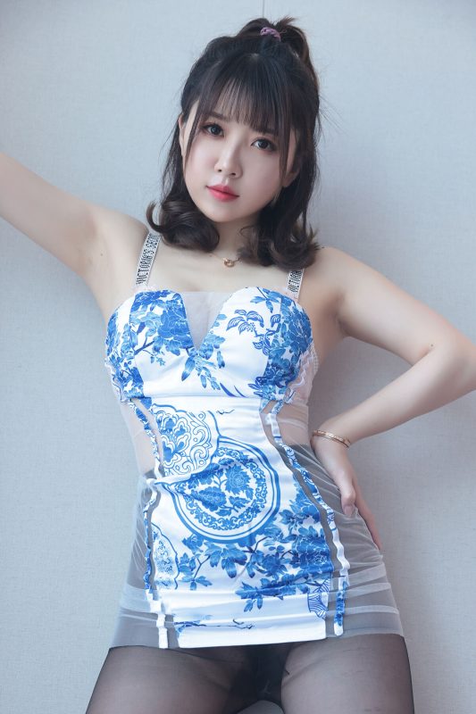 Coser@小女巫露娜 – 青花瓷旗袍 Part1-六月图吧