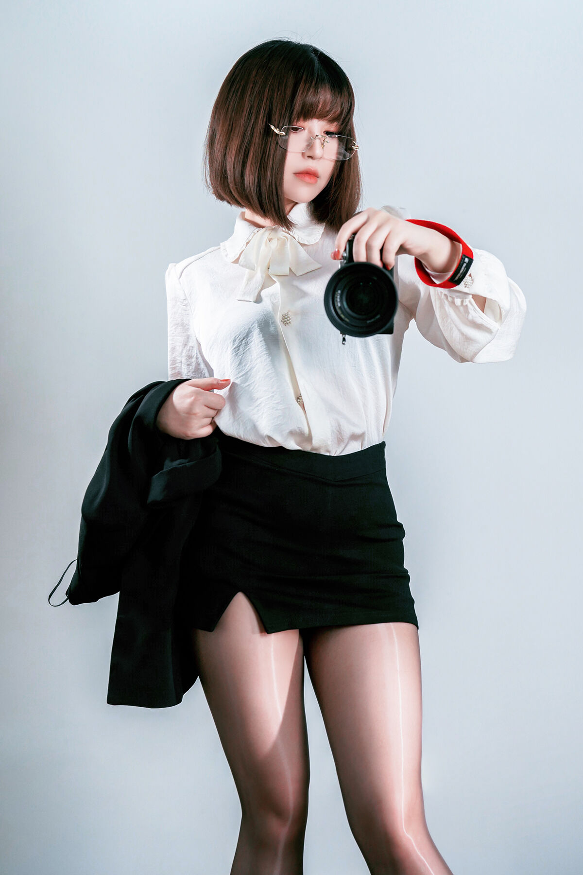 Coser@半半子 – OL自撮-六月图吧