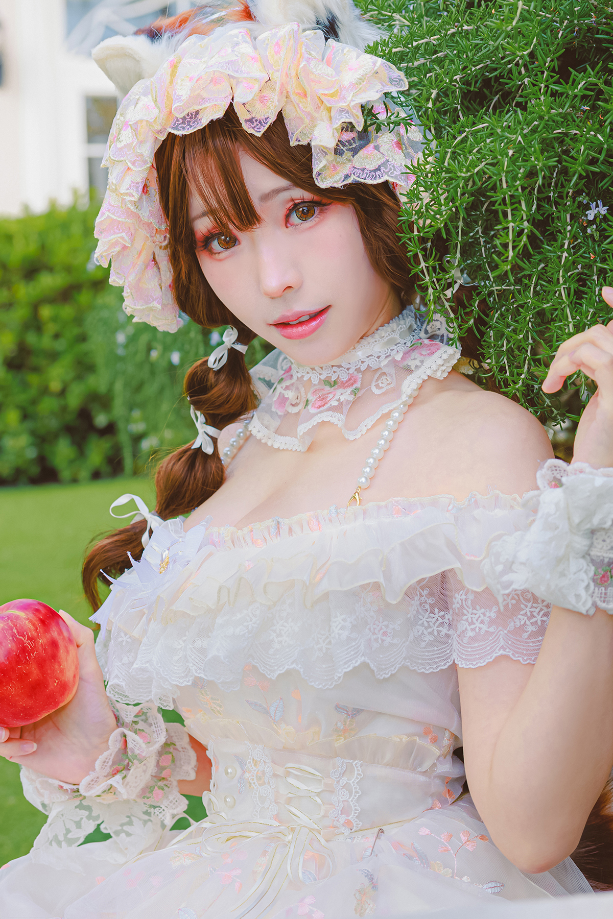 Coser@Elyee 2024年5月 – B.Red Panda And Apple-六月图吧