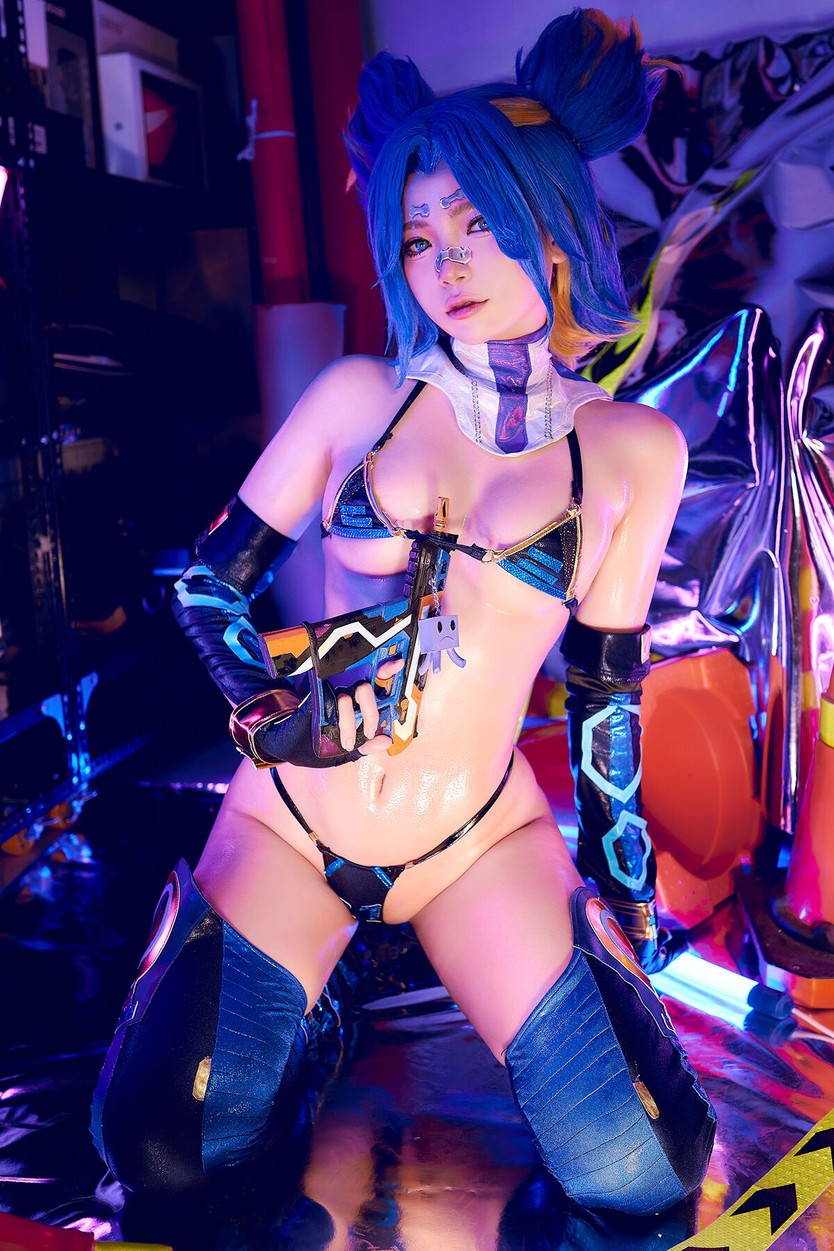 Coser@ZinieQ – Neon Valorant-六月图吧