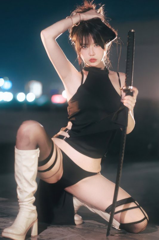 Coser@Tina很妖孽呀 – 战斗服旗袍-六月图吧
