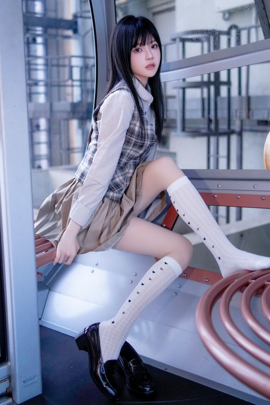 Coser@桜桃喵 – 制服摩天轮-六月图吧