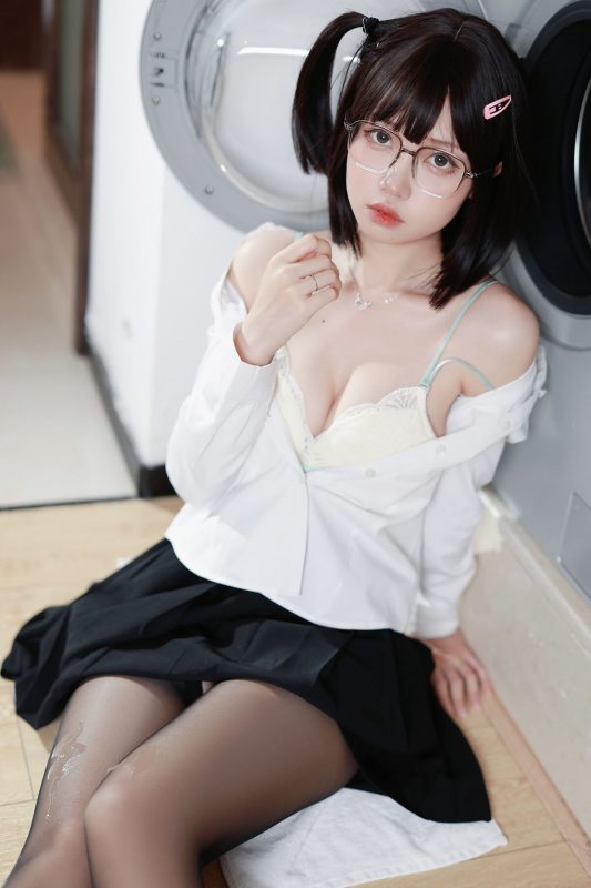 Coser@洛桑w伊梓 – 眼镜妹妹-六月图吧