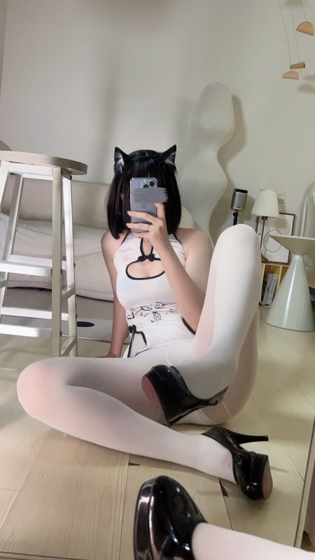 Coser@洛桑w伊梓 – 专属白丝汤圆 (26P)-六月图吧