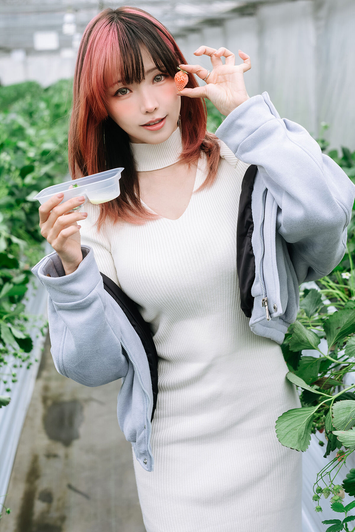 Coser@Ely_eee ElyEE子 – Strawberry Picking Date (35P – 2V)-六月图吧