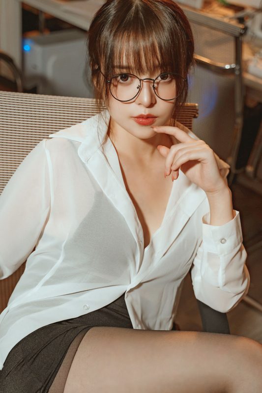 Coser@草莓味奈奈兔 – 办公教师 无水印 (43P – 13V)-六月图吧