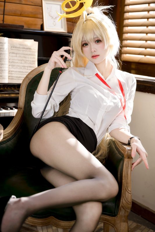 Coser@九柒喵 – 笑面教授ol制服 (53P)-六月图吧