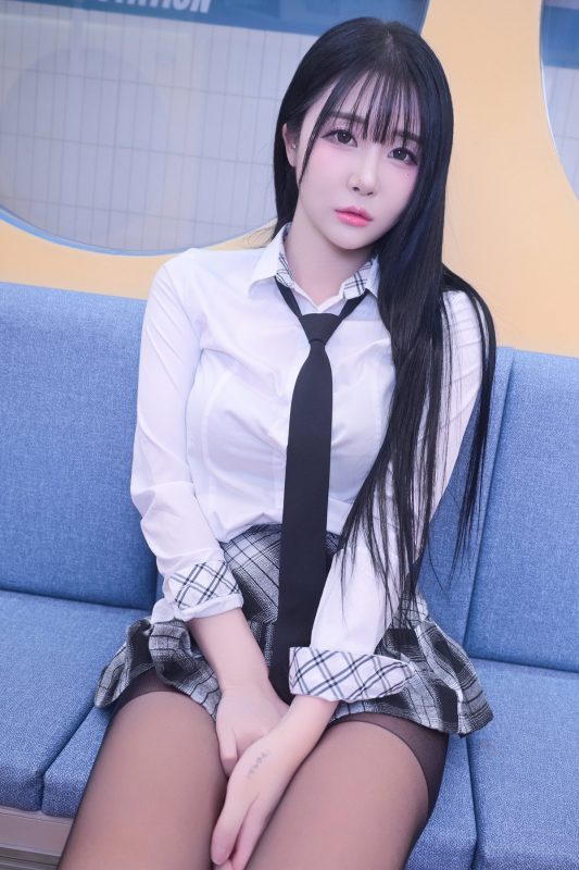 Bomi 보미 – Schoolgirl In The Subway Part01 (52P)-六月图吧