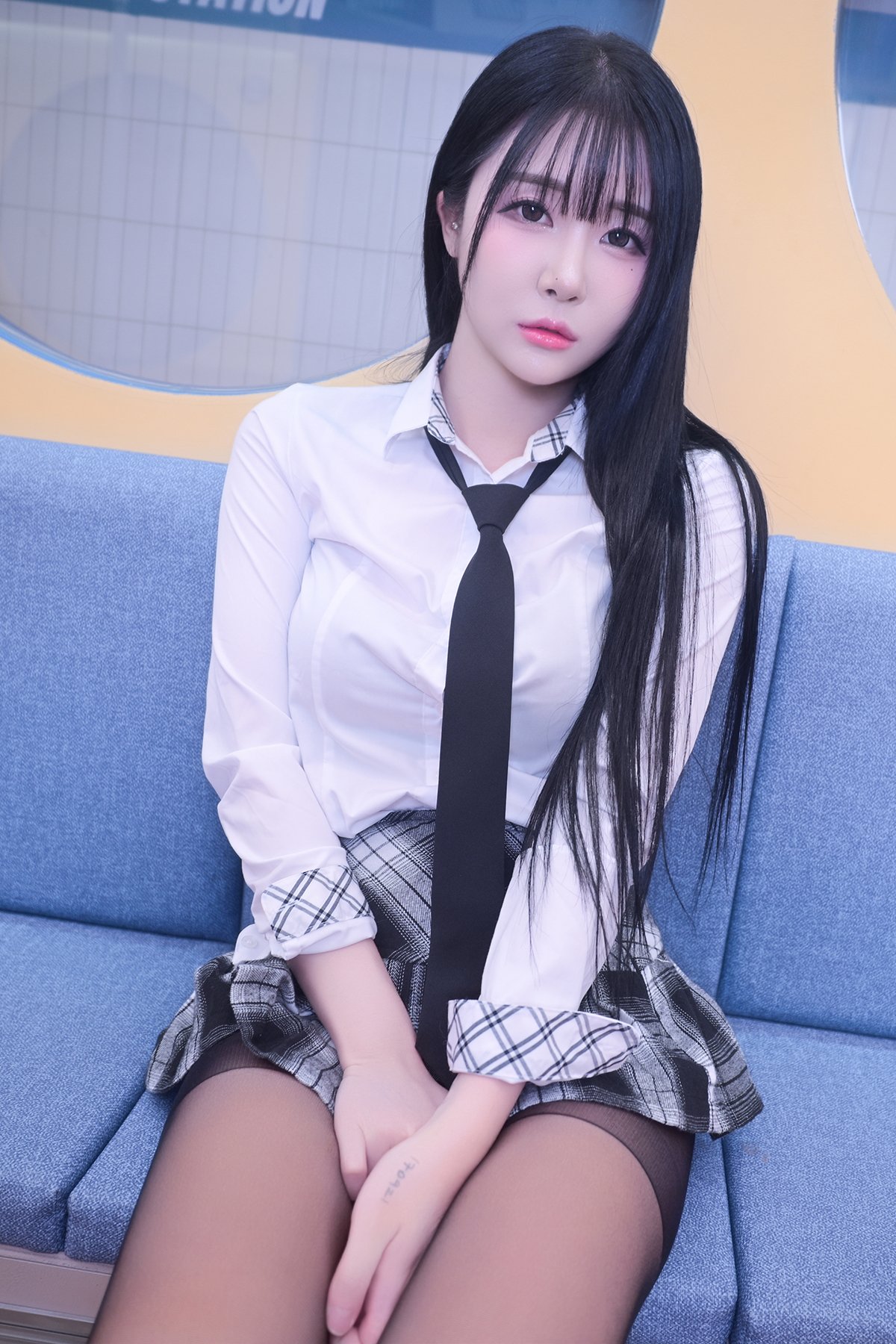 Bomi 보미 – Schoolgirl In The Subway Part01 (52P)-六月图吧